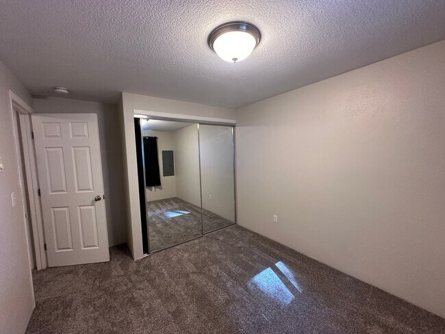 Building Photo - Charming 2 bdrm, 1 bath in Maplewood Neigh...