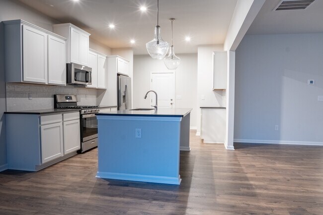 Building Photo - 133 Gervais Cir