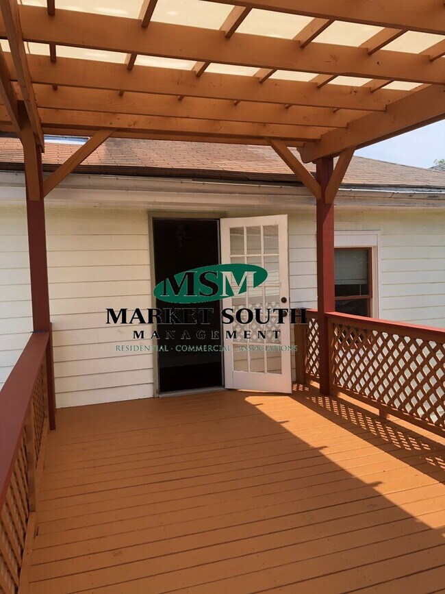 Building Photo - *REDUCED!!* Beautifully Renovated Victorian Home