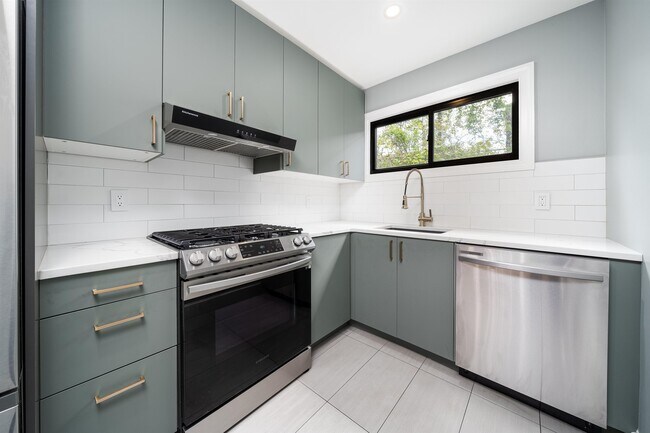 Building Photo - 381 1st St