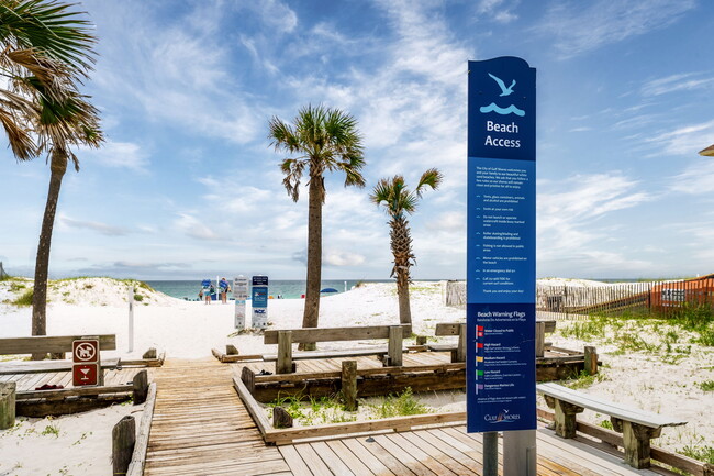 Building Photo - 105 W 7th St