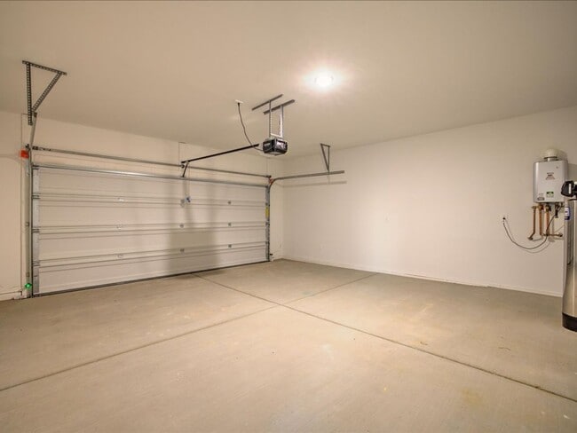 Building Photo - 3 Bedroom, 2 Bathroom