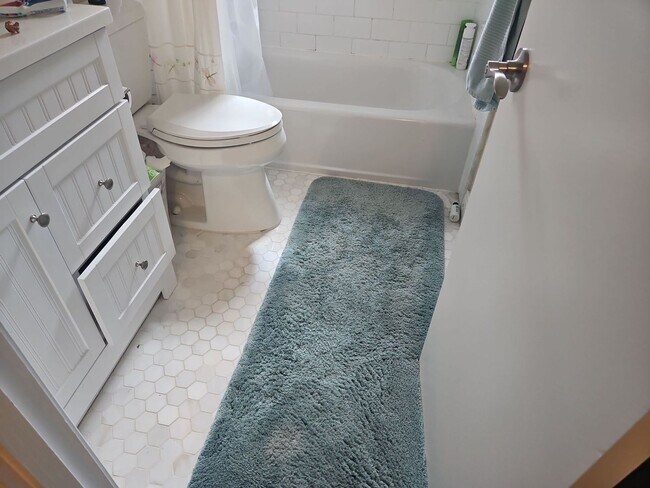 Building Photo - *** Coming Soon*** Gorgeous 4 Bed 2.5 Bath Single Family Home On Spacious Lot In Orange Hunt Esta...