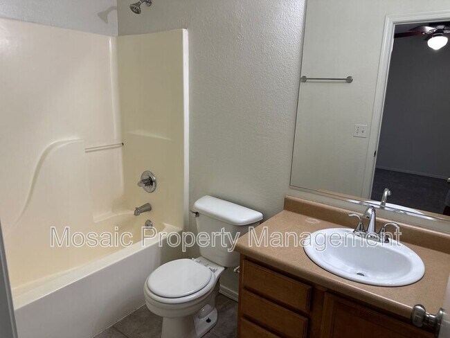 Building Photo - 1543 S Danielson Way