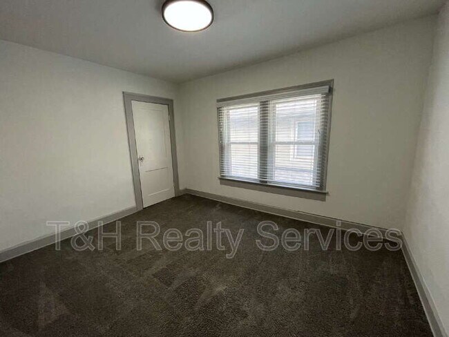 Building Photo - 2935 Ruckle St