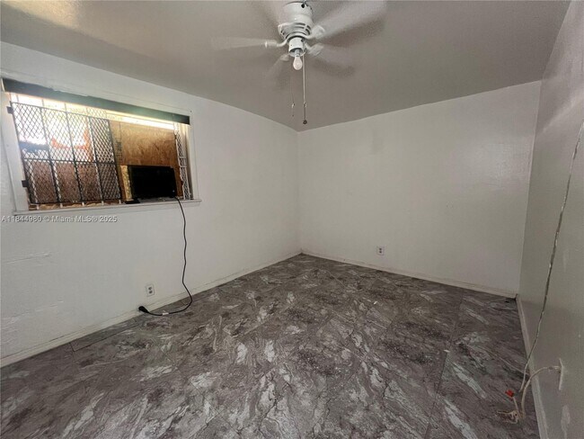 Building Photo - 1720 NE 148th St
