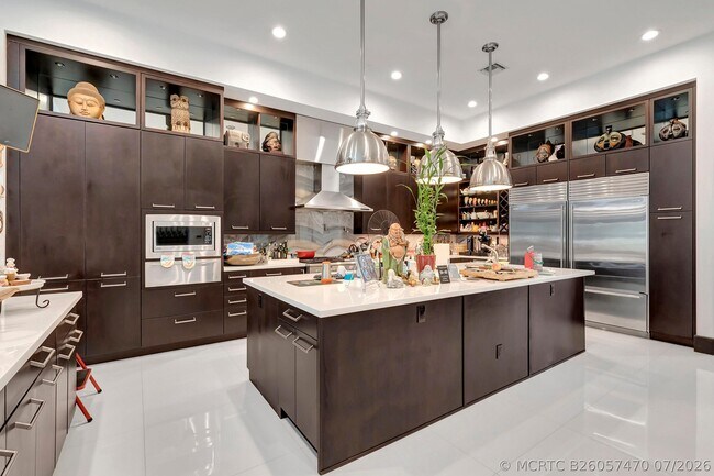 Building Photo - 17070 Royal Cove Way