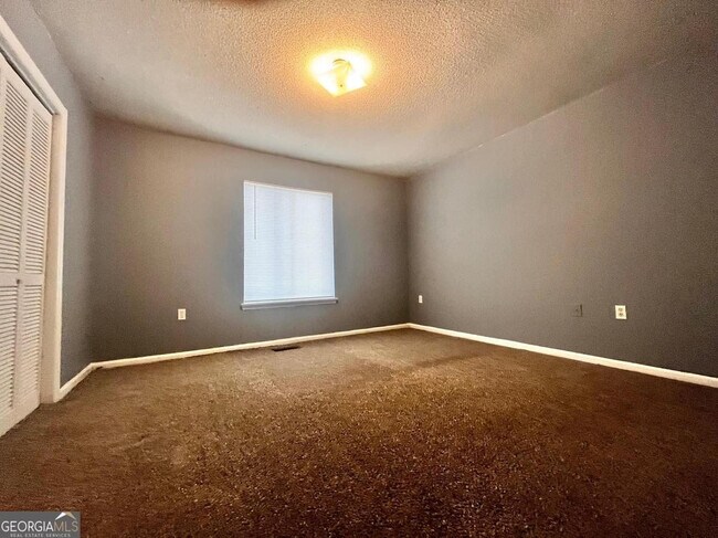 Building Photo - 251 Knight Dr
