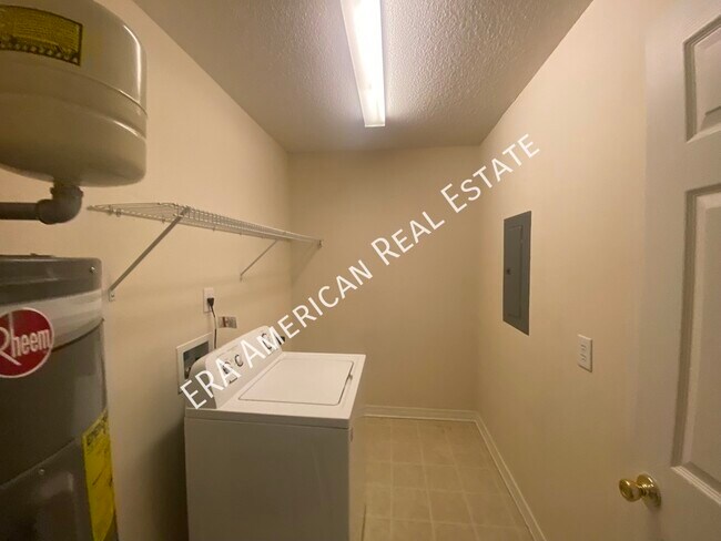 Building Photo - 6648 Longview St