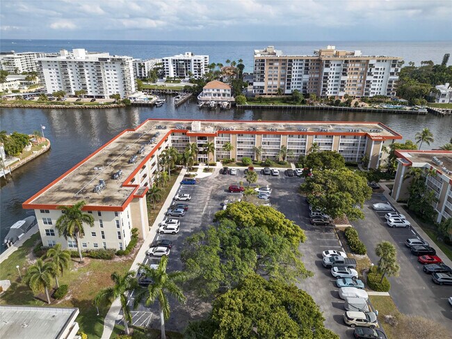 Building Photo - 3180 NE 48th Ct