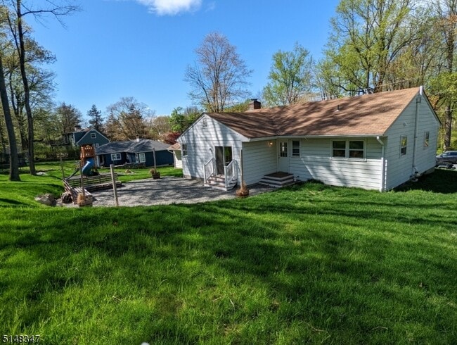 Building Photo - 6 W Windy Bush Ln