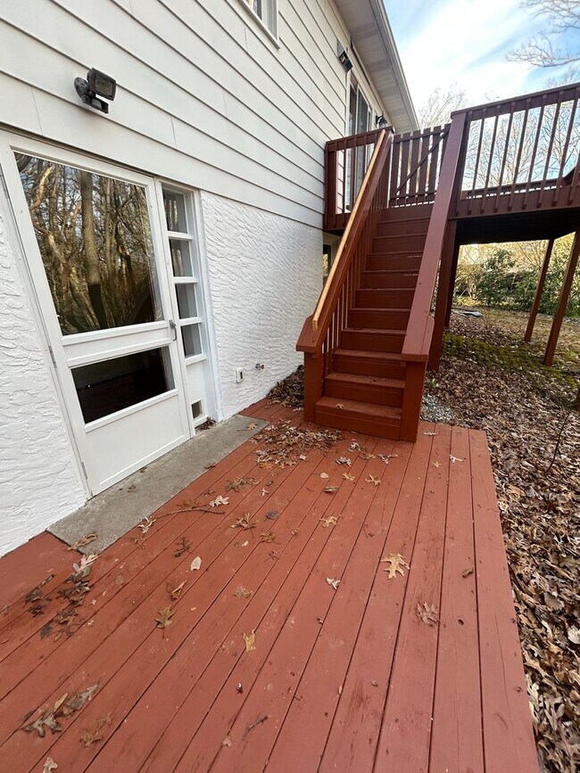 Building Photo - 3 bedroom, 3 bath house located in Park Forest
