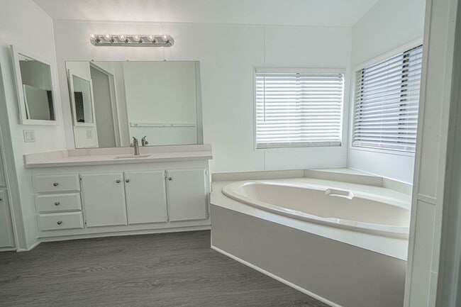 Building Photo - COMING SOON! Charming 3-Bedroom Home with Remodeled Kitchen in Castaic!