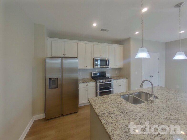 Building Photo - 105 Davenport Dr