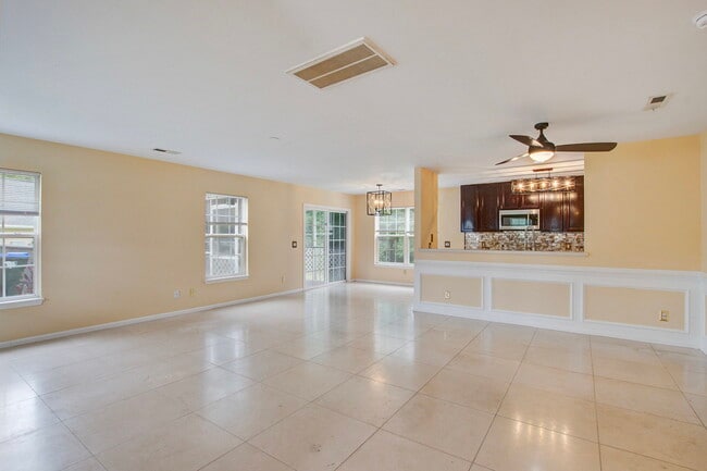 Building Photo - 202 Seneca River Dr