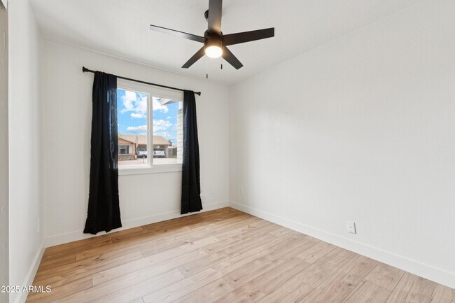 Building Photo - 4740 W Columbine Dr