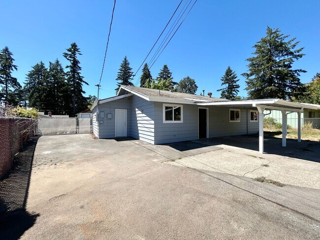 Building Photo - Freshly Updated 3 Bedroom Home with Garage, Fenced Yard & Covered Patio!