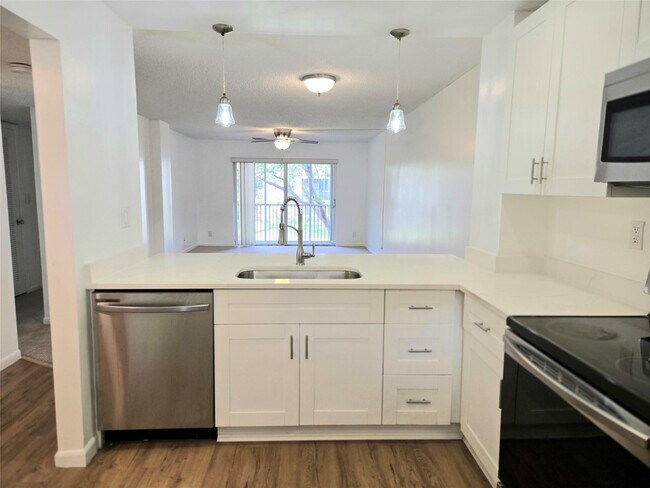 Building Photo - 1100 NW 87th Ave