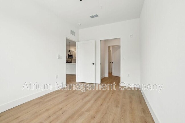 Building Photo - 221 S Bumby Ave