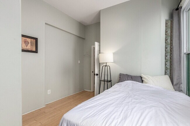 Building Photo - Lovely Victorian duplex for rent 2 bed / 1 bath