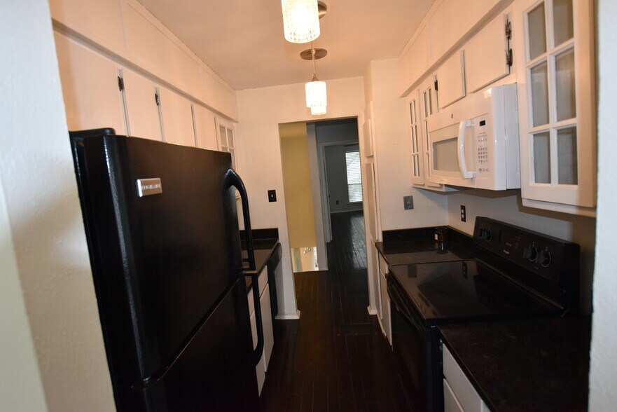 Building Photo - 6718 Eastridge Dr