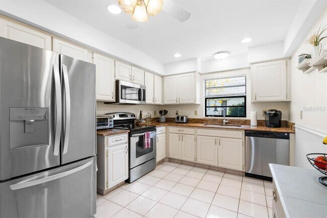 Building Photo - 1415 Langley Dr