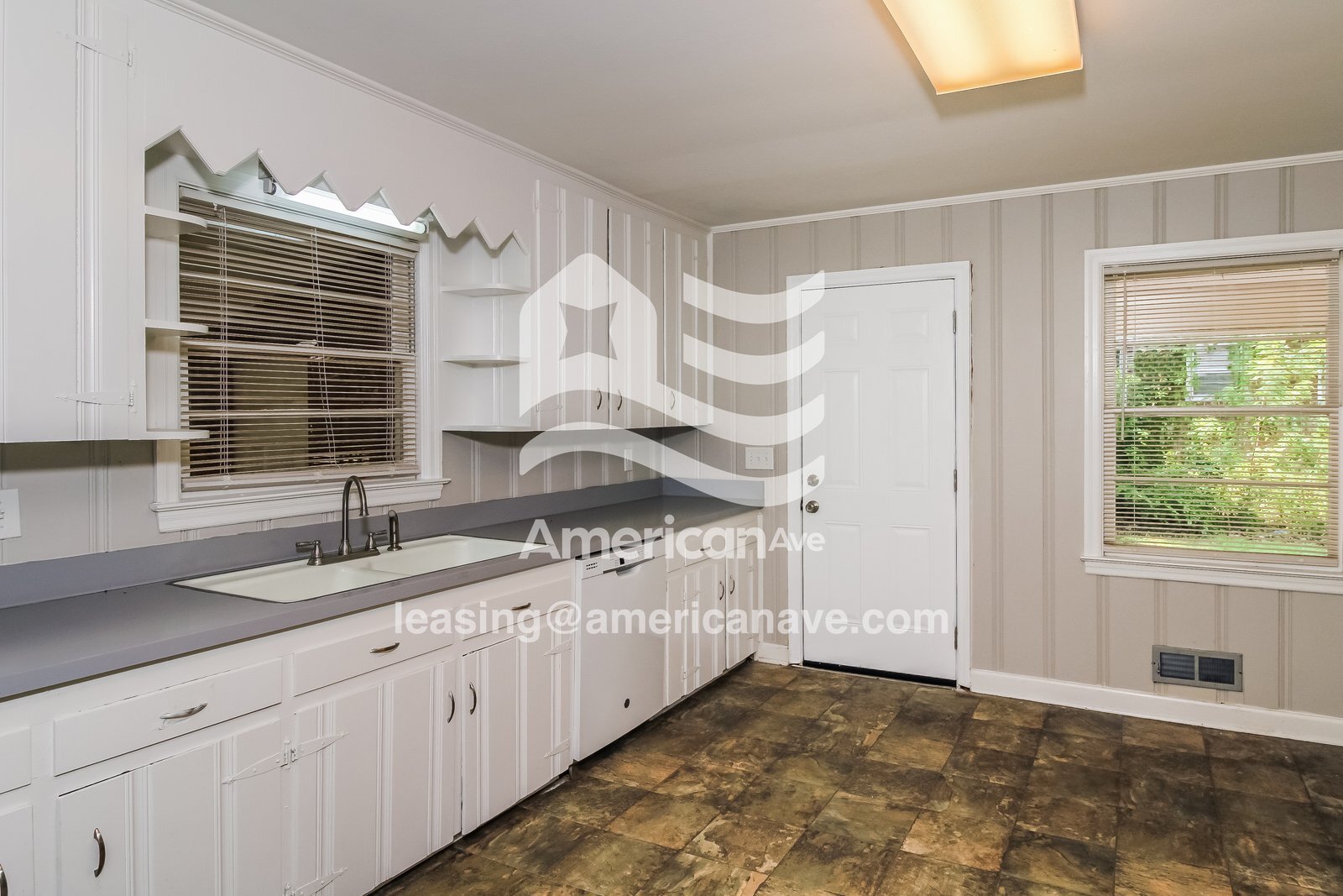 Building Photo - 1506 Cedar Terrace