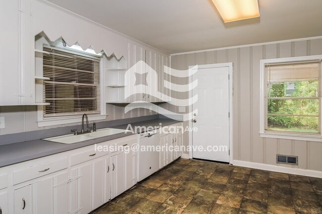Building Photo - 1506 Cedar Terrace