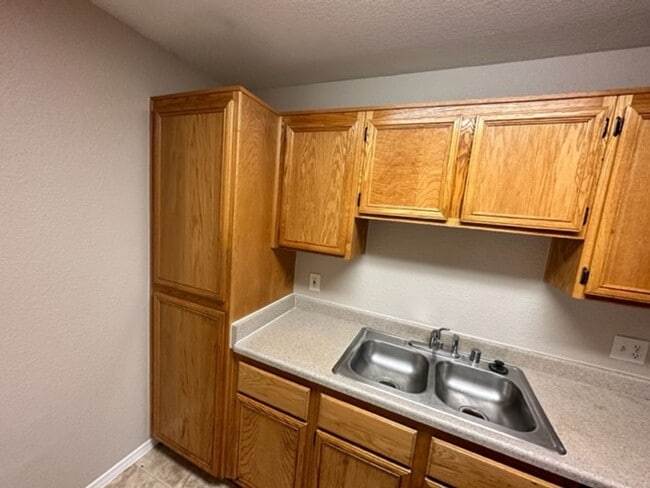 Building Photo - GREAT 2 BED, 2 BATH CONDO! READY FOR IMMED...