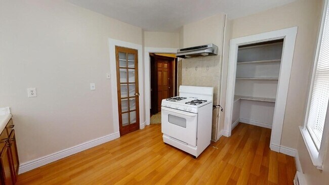 Building Photo - 33 Bellingham St