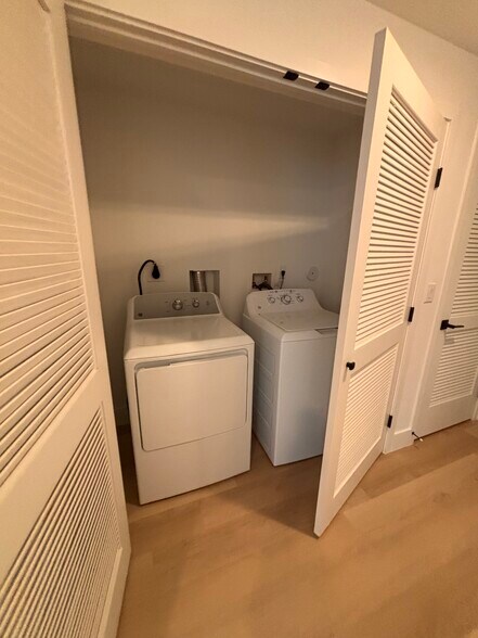 Building Photo - 2596 NE 182nd Ter