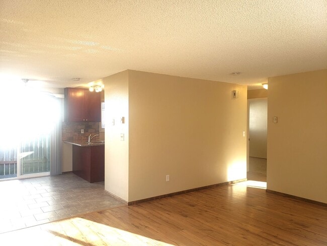 Building Photo - Inner SE Portland Duplex in Brooklyn!