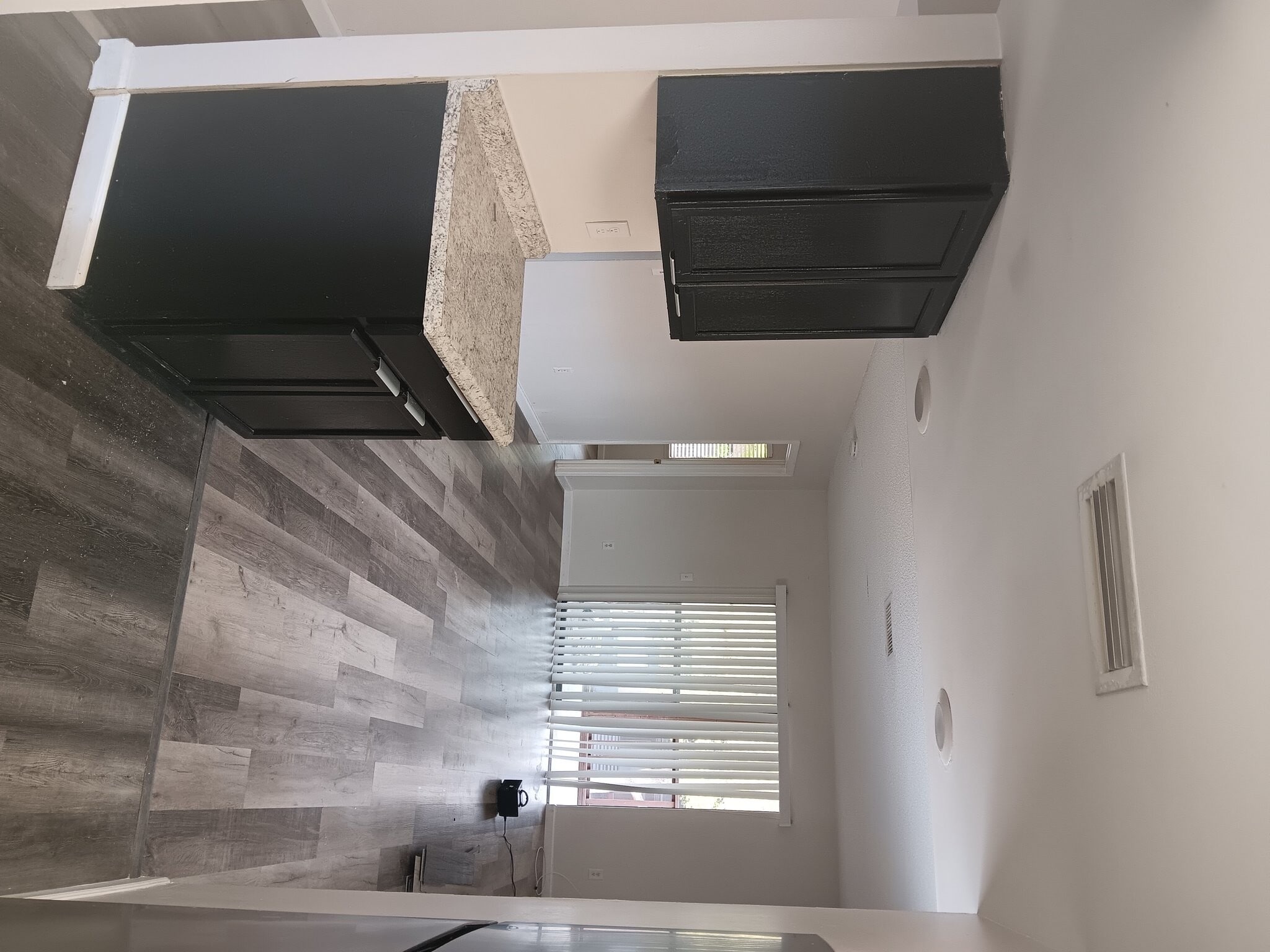 Building Photo - 2541 Myrtle Ave