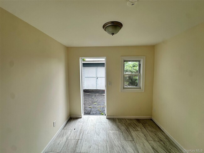 Building Photo - 216 1st St