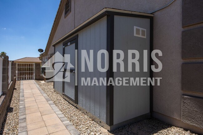 Building Photo - Beautiful Home Located in The Links