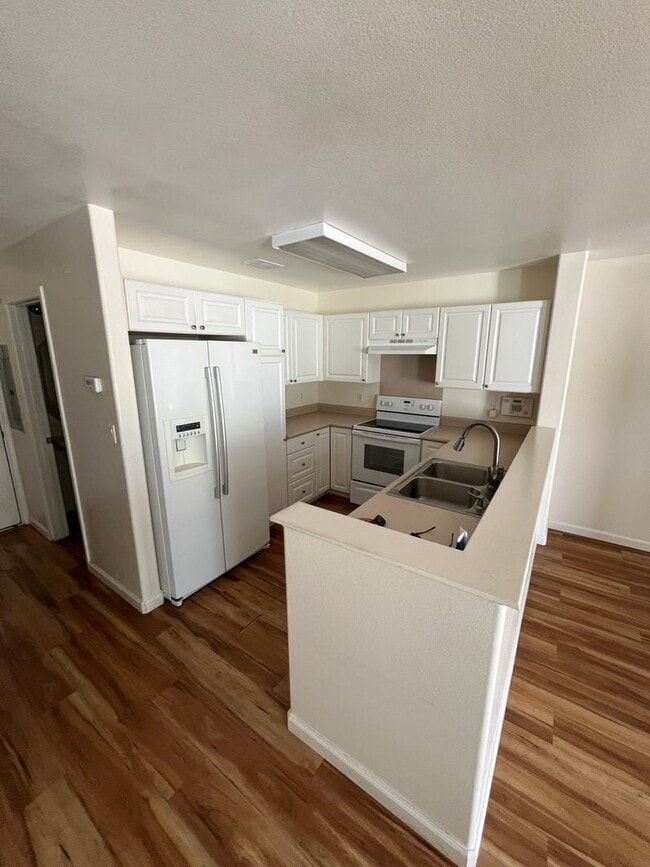 Building Photo - Spinnaker Townhouse $3250.00! 2 Story 3bd ...