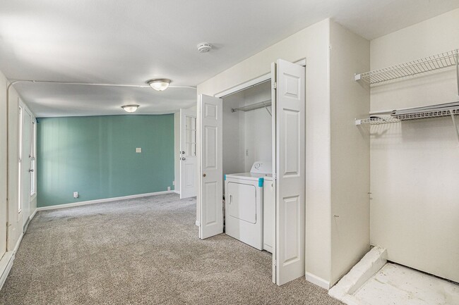 Building Photo - Spacious 2 bedroom with large den in the h...
