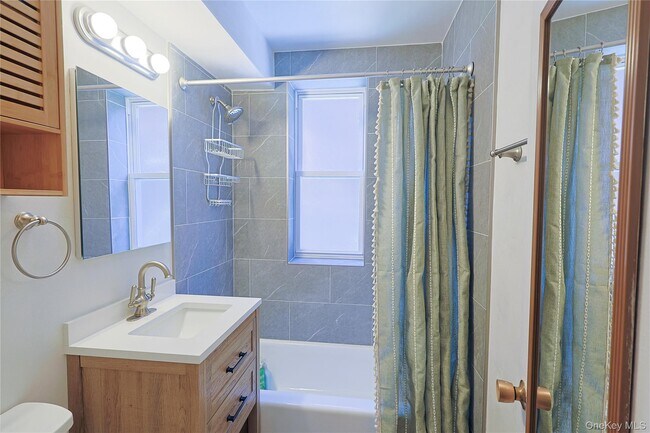 Building Photo - 5730 Mosholu Ave