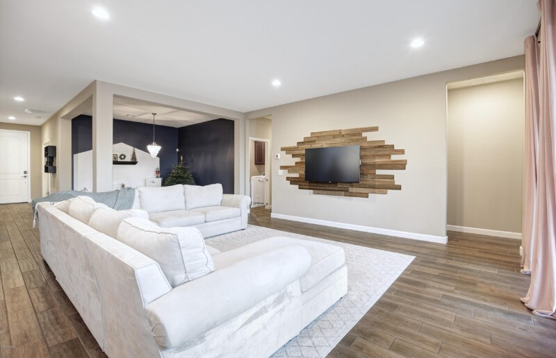 Building Photo - 814 W Santa Gertrudis Trail