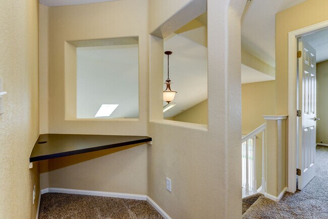 Building Photo - Beautifully Updated 3-Bed Home in Arapahoe...