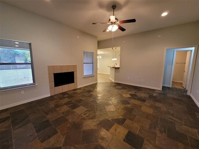 Building Photo - 3 BR/2BA | Single Family Home with large lot | 2-Car Garage | Large fenced backyard