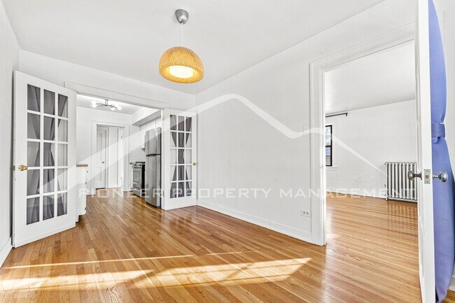 Building Photo - Spacious Condo with Office!