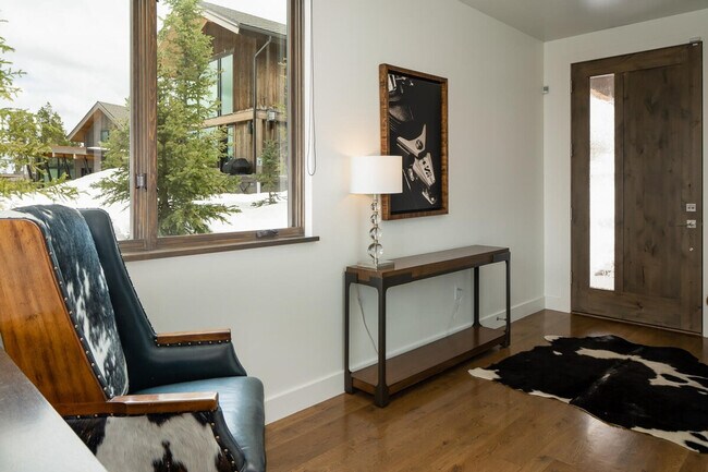 Building Photo - 6 Silver Peaks Dr