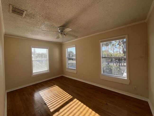 Building Photo - Ready for move in