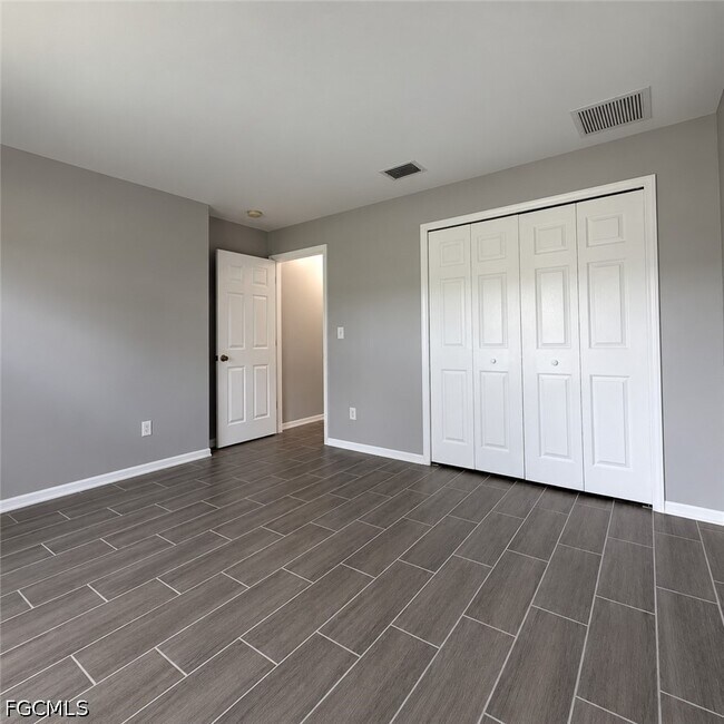 Building Photo - 4914 SW 27th Ave