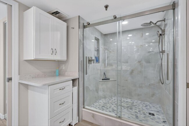 Building Photo - 9650 S Ocean Dr
