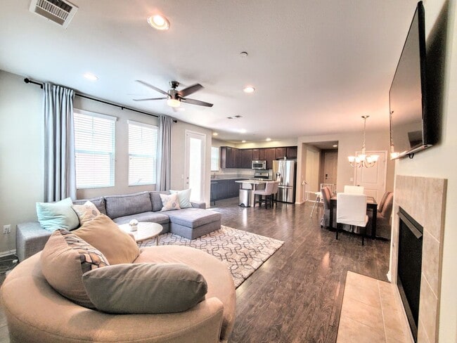 Building Photo - Gorgeous Home- Lots of Upgrades