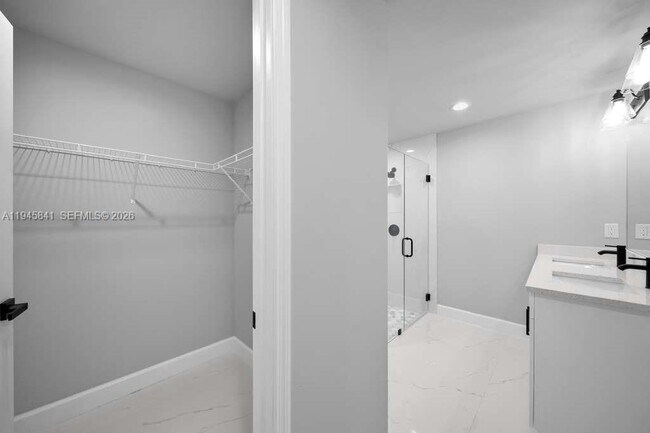 Building Photo - 3210 10th St SW