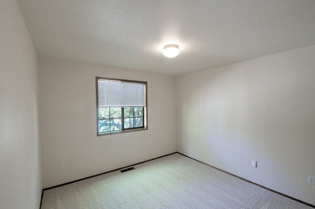 Building Photo - Rent 3 bed property for $2750 per month