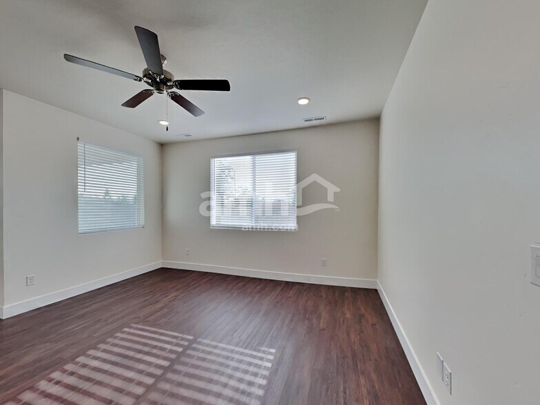 Building Photo - 9444 W Shumard St